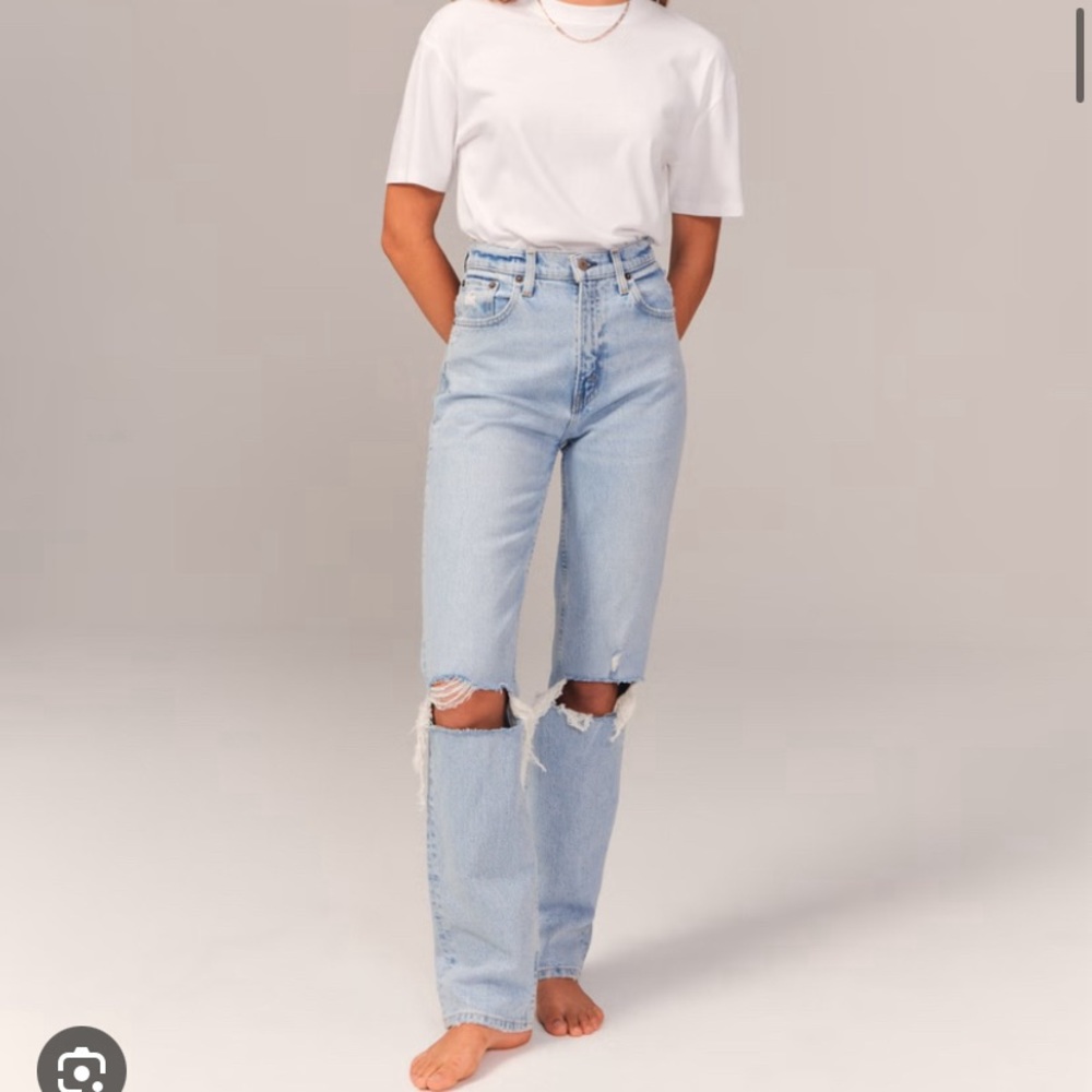 Abercrombie&Fitch Ultra High Rise 90s Straight Jeans Distressed Light Wash